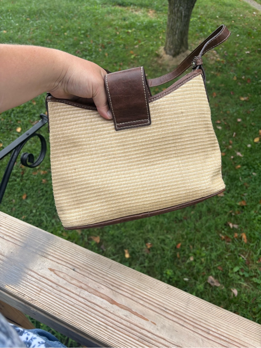 Liz Claiborne Cream Woven Shoulder Bag with Brown Trim - Picture 7 of 10
